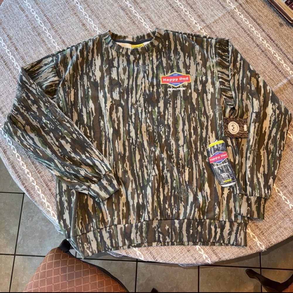 NWT Happy Dad Realtree Crew neck Sweatshirt